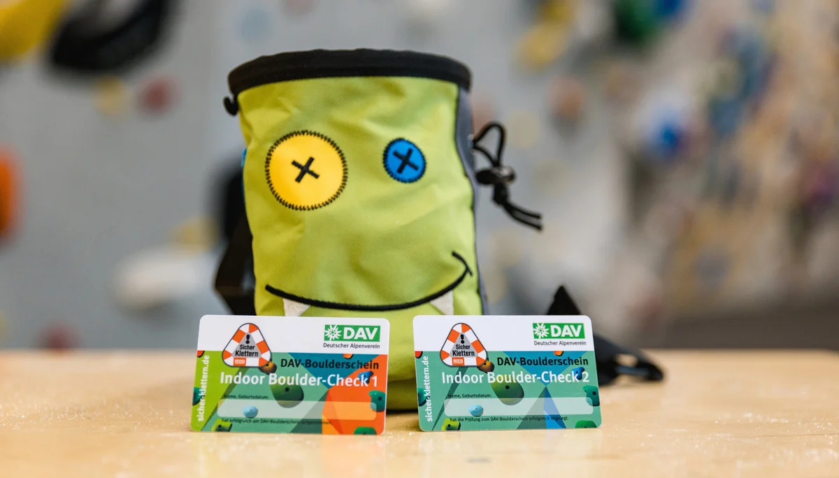 Kreisesack mit Zertifikat für den Boulderschein Indoor | © DAV
