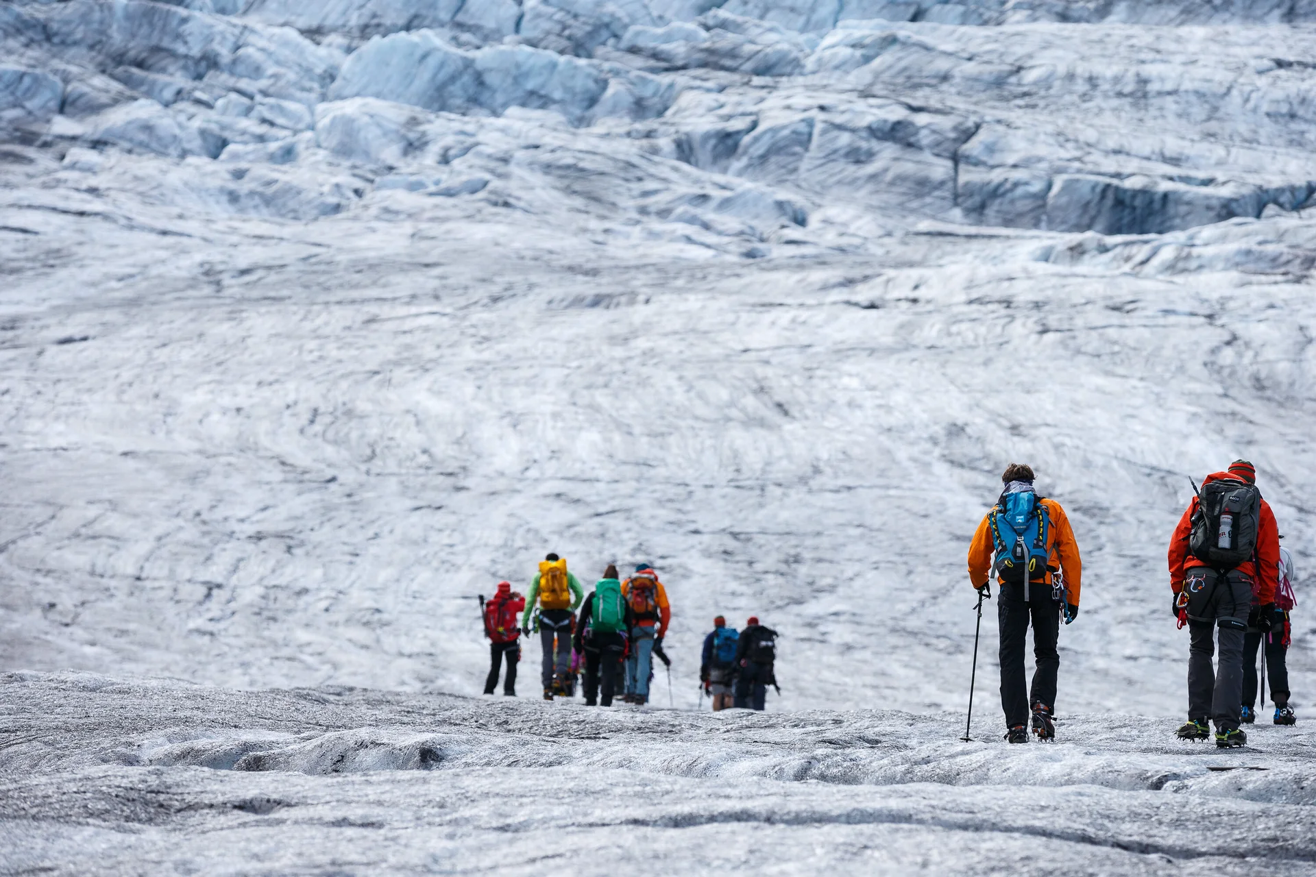 Eine Hochtourengruppe wandert über das Eisfeld über den Gepatschferner zur Rauhekopfhütte. | © DAV/Marco Kost