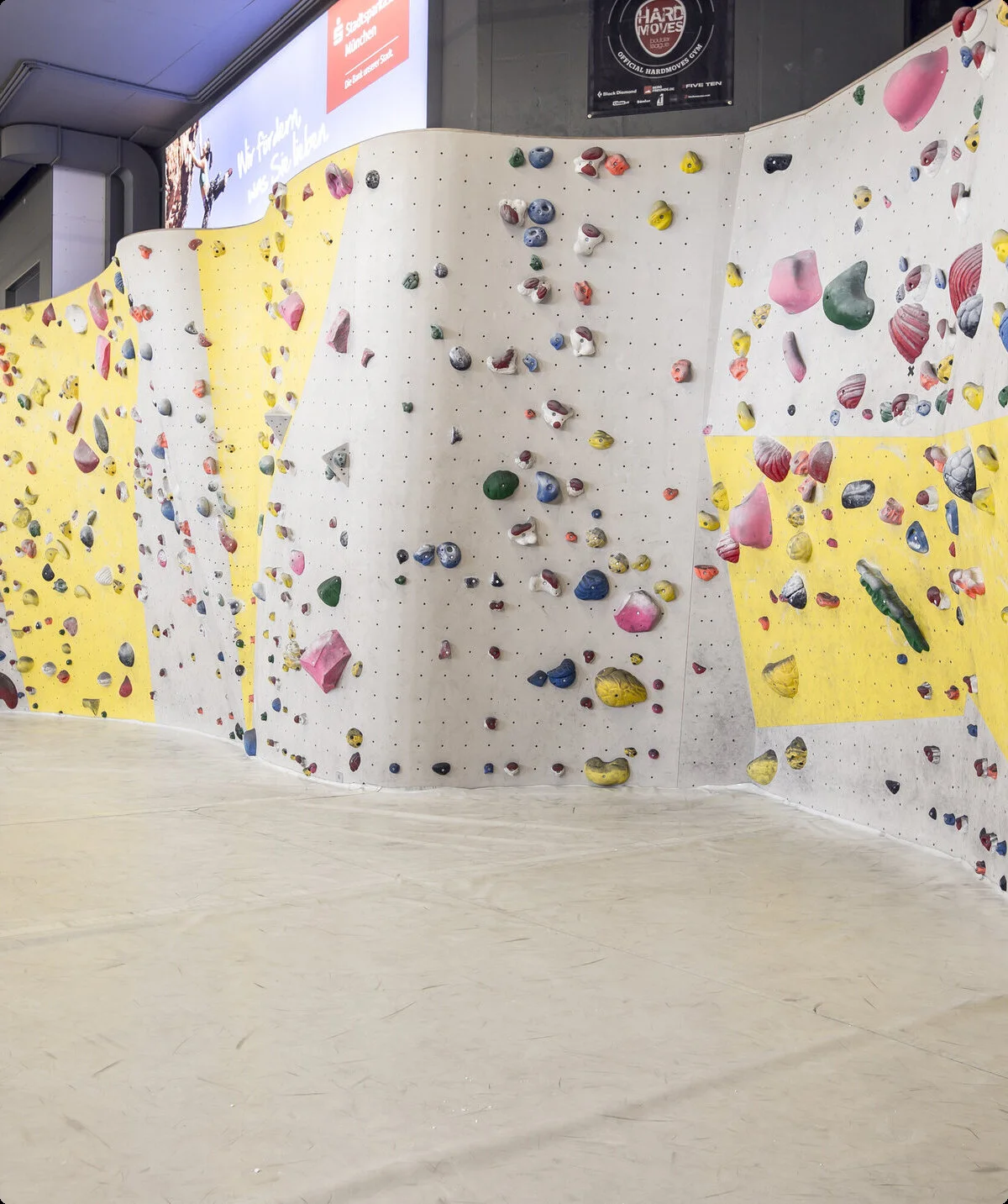 Blick in den Boulderbereich des DAV Kletter- und Boulderzentrum München-Nord. | © DAV/ Hansi Heckmair