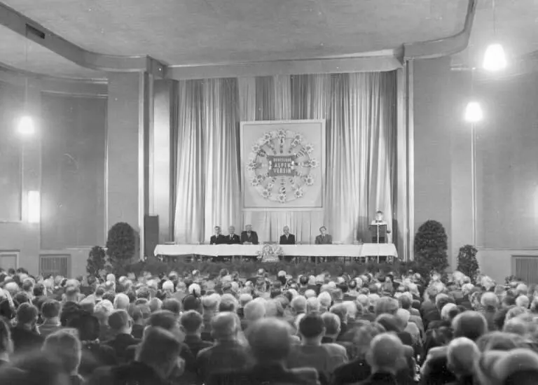 Hauptversammlung in Würzburg im Jahr 1950 anlässlich der Wiedergründung eines gemeinsamen Dachverbandes | © DAV / Archiv